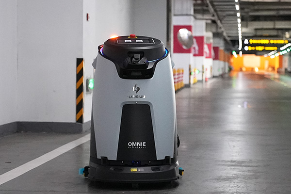 Omnie in Parking lot